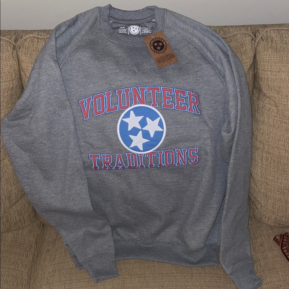 NWT Volunteer Traditions Crewneck